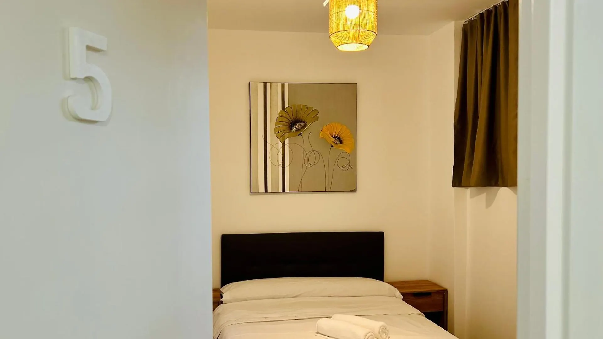 Apartment Rooms Chima Madrid