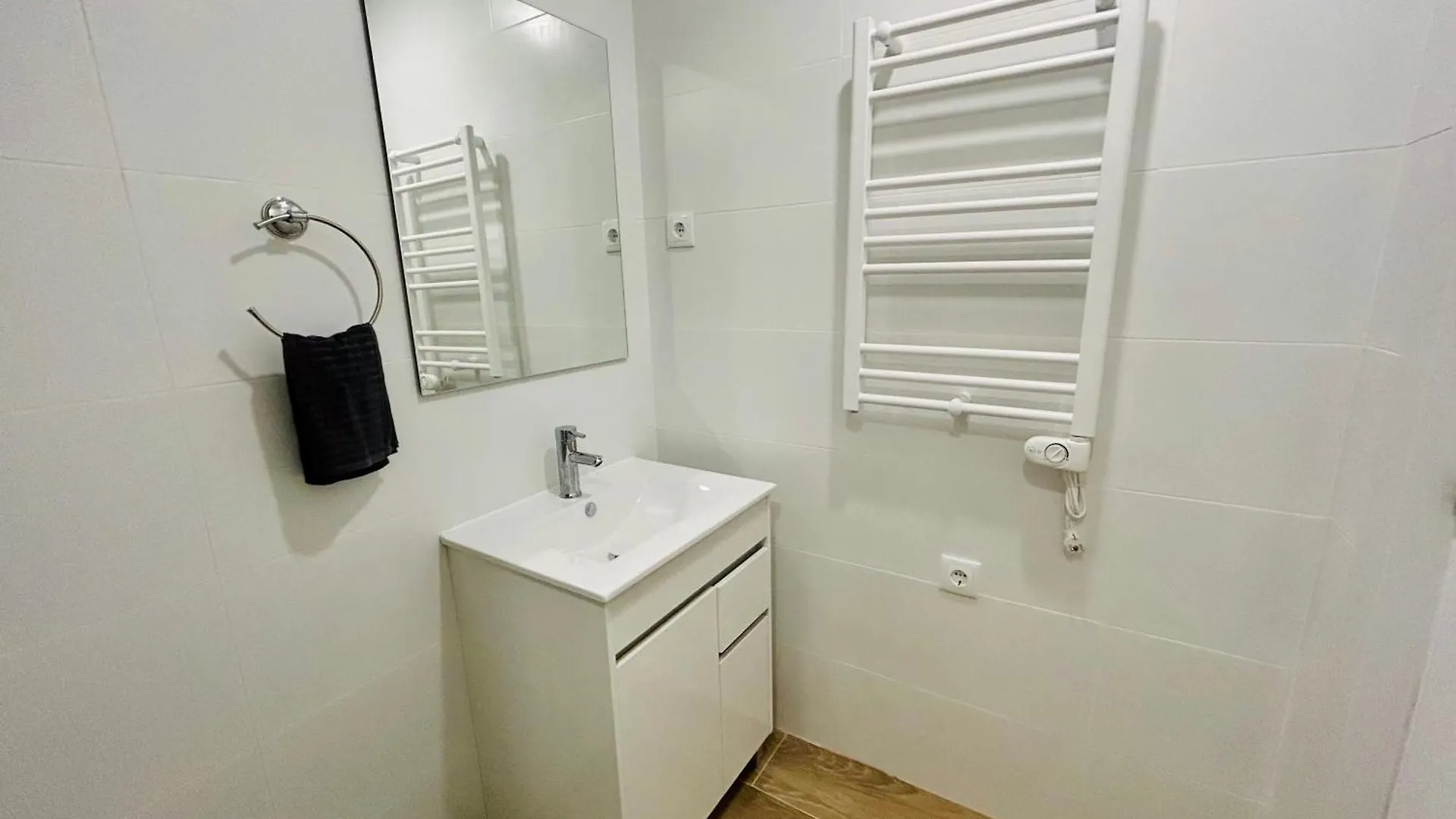 Rooms Chima Madrid Apartment